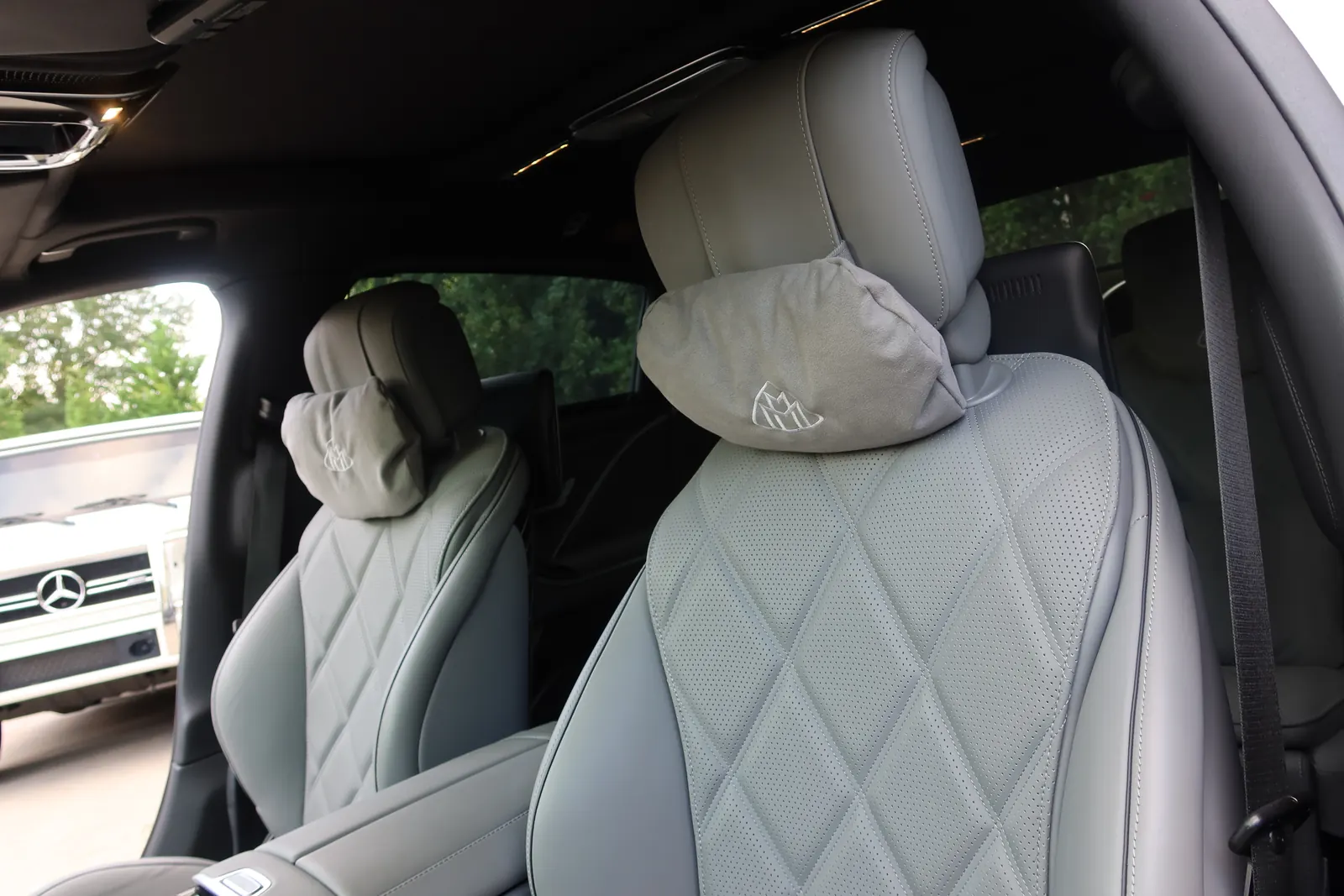 Mercedes-Maybach S580 rear cabin