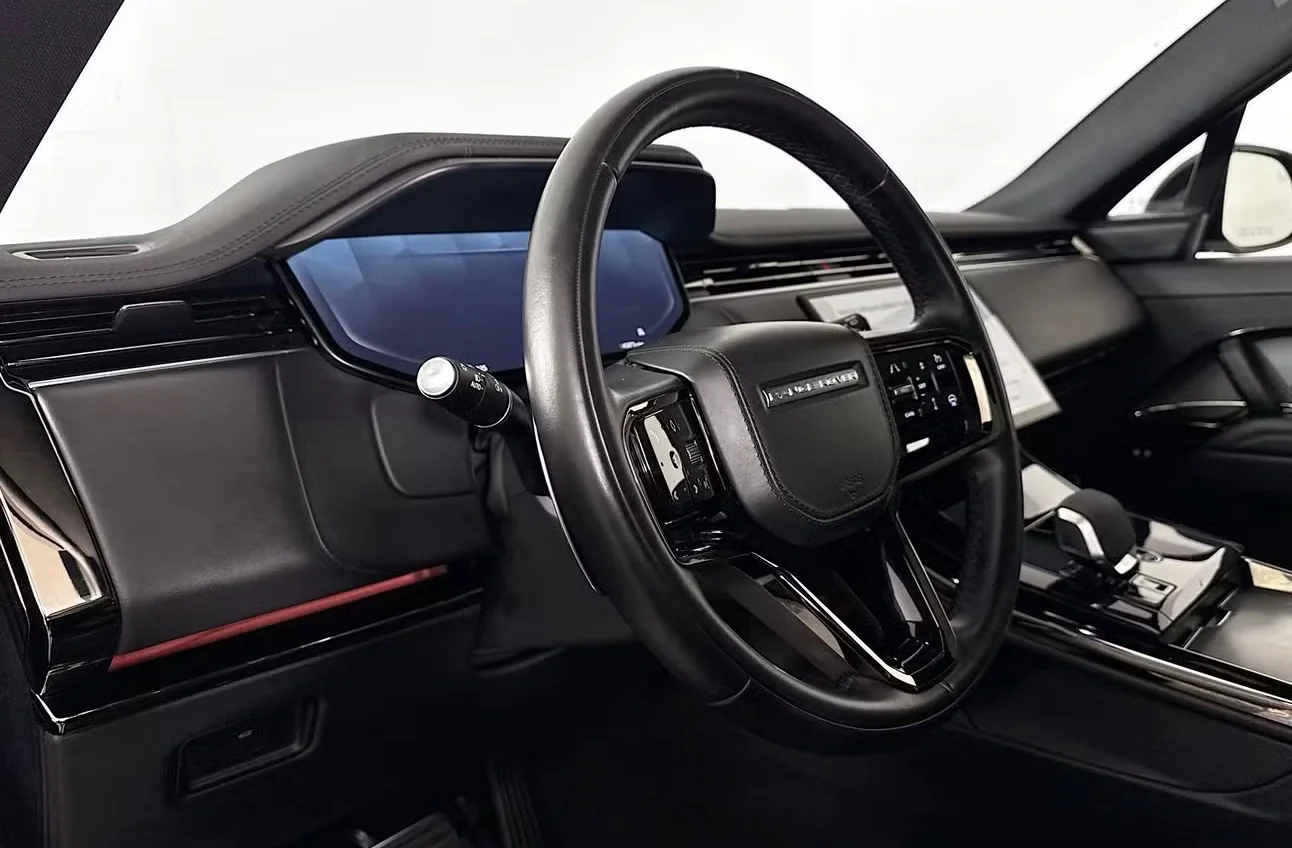 Range Rover Sport cockpit and steering wheel